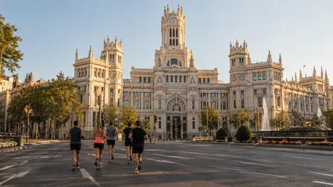 Recreación editorial fotorrealista de KROONA para Zurich Rock ’n’ Roll Running Series Madrid, inspirada en Madrid