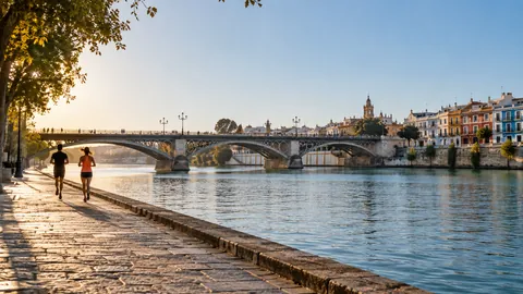Recreación editorial fotorrealista de KROONA para Medio Maratón de Sevilla, inspirada en Sevilla